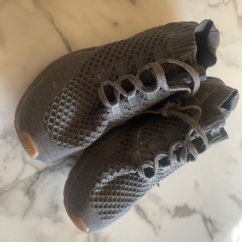 Size 13.5 means dark grey knit runners from Nobull